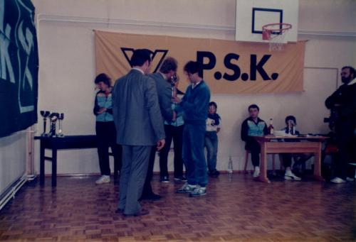 1985-5.-OM-15