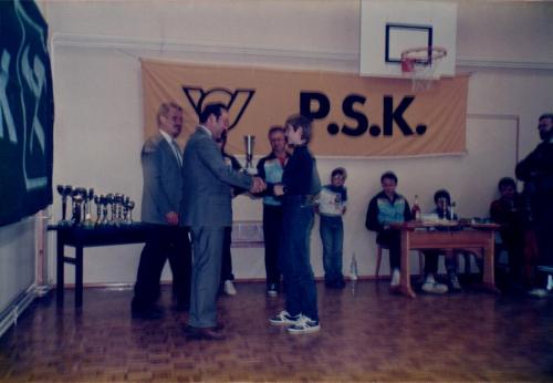 1985-5.-OM-16